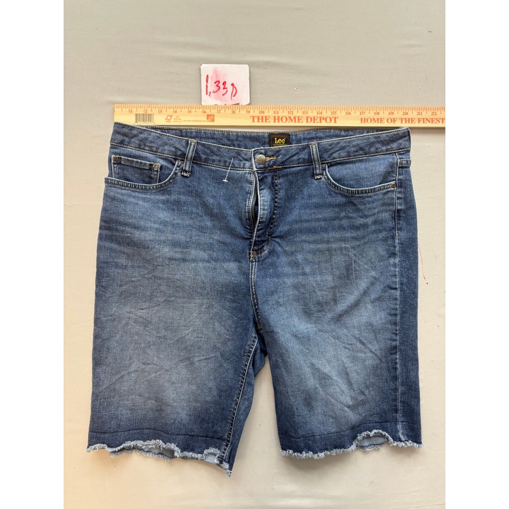 Lee Womens Medium Wash Raw Hem Denim Shorts Size 20M Stretch Blue Jean Shorts